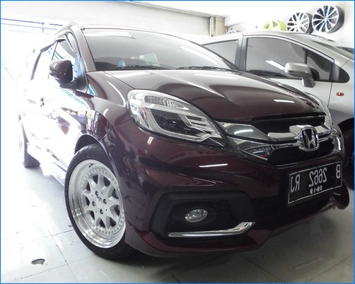 Foto mobil modifikasi mobilio terbaru rs prestige yang 