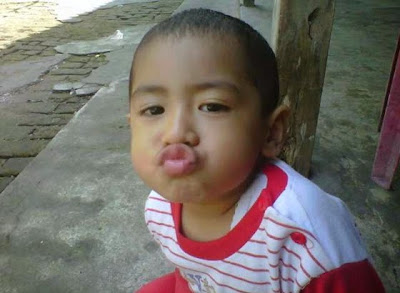 +Gambar foto bibir anak manyun