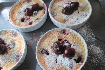 cherry clafoutis  (  Clafoutis de cerezas)