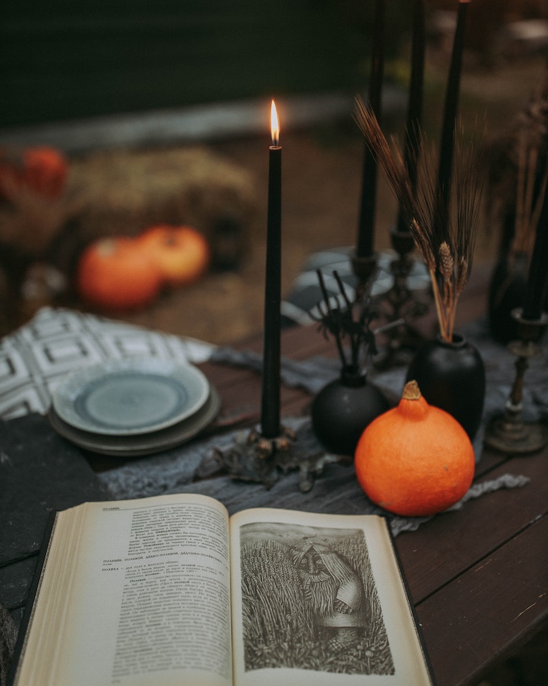 spooky props to decorate for Halloween