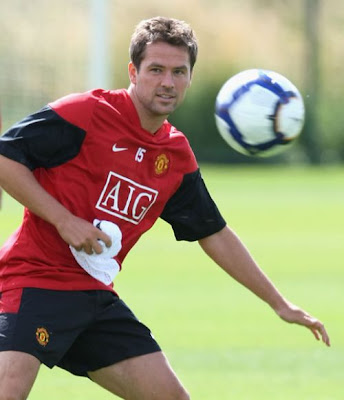 The first picture of Michael Owen in training