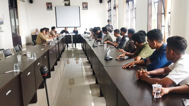 Minta lapangan desa diperluas, pemuda Peneda Gandor datangi kantor Dewan