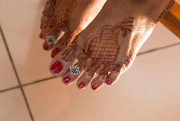 adavallu mettelu enduku daristaru, why women wear toe rings (Mettelu) in telugu, mettelu, why married women wear toe rings (mettelu), why do married women wear toe rings (mettelu) in india, telusukundam randi, telusukundam, telugu, telugulo, 
