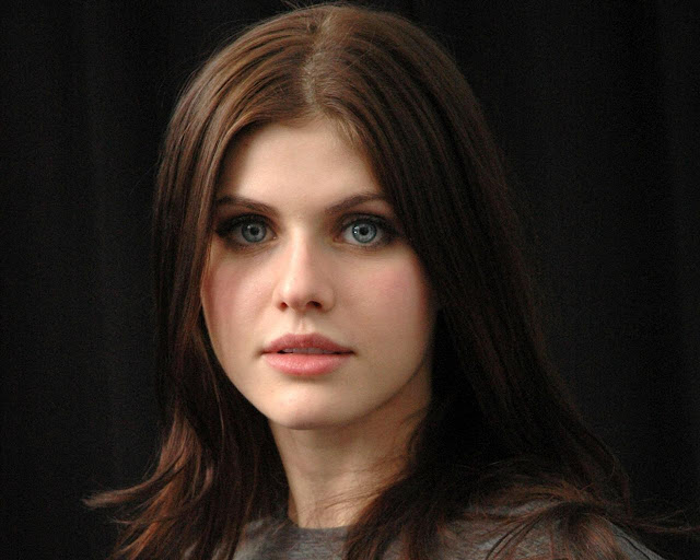 Alexandra Daddario Wallpapers Free Download