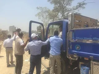 وزير النقل يستدعي شرطة البساتين لتحرير محضر لعربة  نقل  تسير على قضبان السكة الحديد