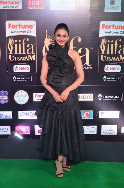 rakul preet hot photos at IIFA Utsavam 2017