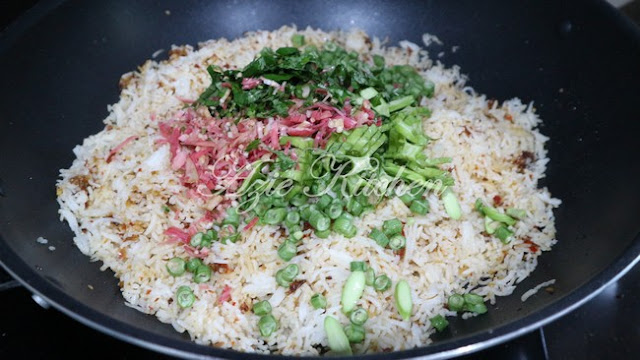 Nasi Goreng Kerabu Yang Terlajak Sedap - Azie Kitchen