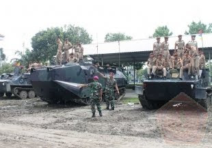 Taruna Akademi TNI dan IPDN Belajar Mengenal Kendaraan Tempur Kavaleri Korps Marinir