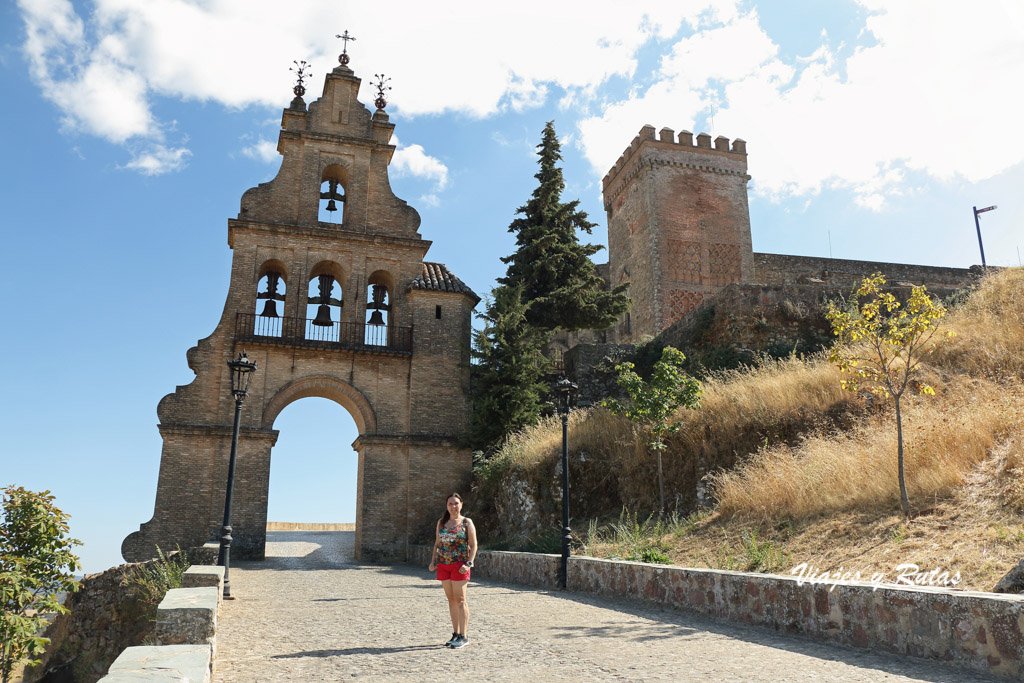 Puerta del castillo, espadaña de Aracena