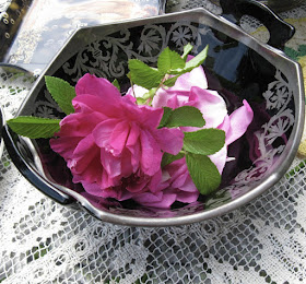 http://thelma-day.blogspot.com.au/2016/07/tea-cups-and-roses.html