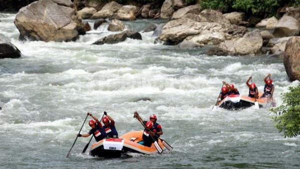 Arung jeram (rafting) di Sungai Alas - Aceh