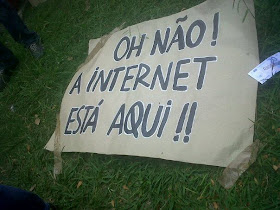 Revolução Portuguesa 15 de Outubro Lisboa Portugal Localização dos Cabos Telecomunicações Governo Internet Down