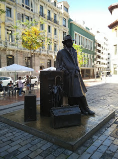 El viajero escultura Oviedo