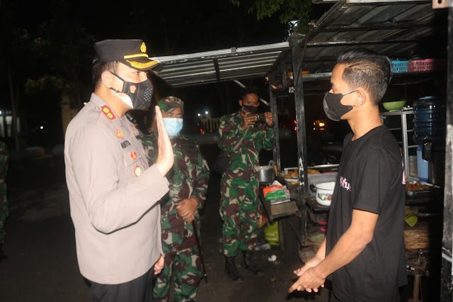Giat Malam Aparat TNI Polri Melaksanakan Kegiatan PPKM Darurat Dibeberapa Lokasi Keramaian Kota Wonosari