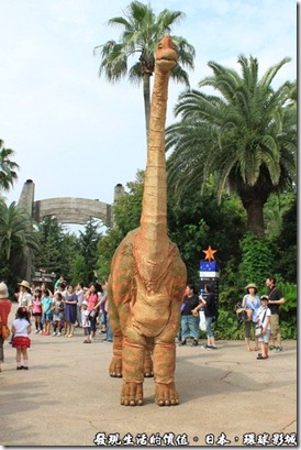 日本-環球影城，侏儸紀公園，恐龍逛大街
