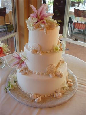Beach wedding cakes This is a wedding cake with the feel of the beach with