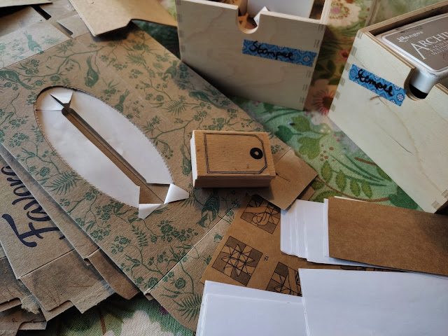 DIY Geschenkanhänger, upcycling mit Pappe (neues vom schloss)