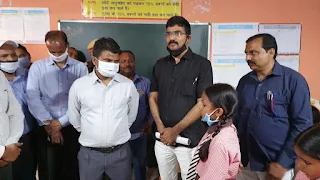 कोरे कागज जैसा होता है बच्चों का मस्तिष्क, उन्हें संवारने की भूमिका शिक्षकों की : डीएम | #NayaSaberaNetwork