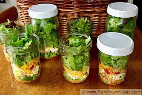 making a week's worth of salads in a jar