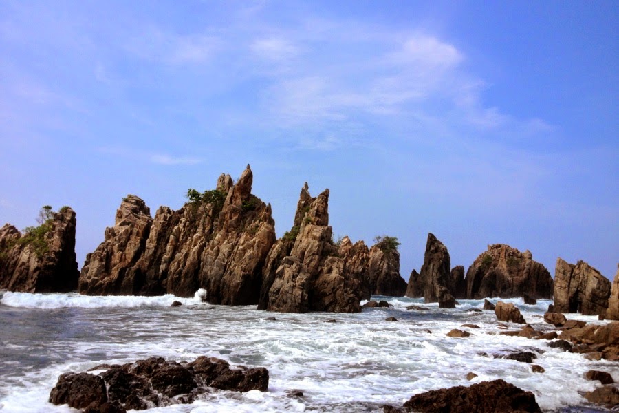 Pantai Gigi  Hiu  Keindahan Tersembunyi Dibalik Gugusan 