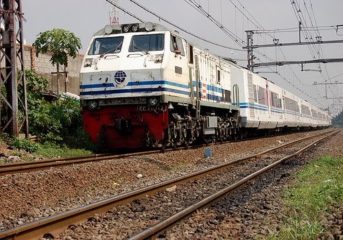 Gambar Kereta: Kereta Api Argo Bromo Anggrek