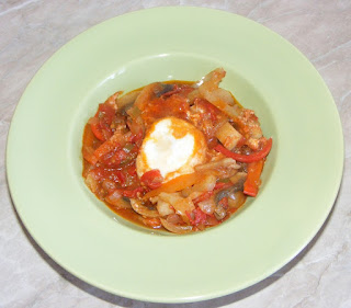 shakshouka, saksuka, oua in sos de rosii, mancare israeliana, retete culinare, retete de mancare, retete,