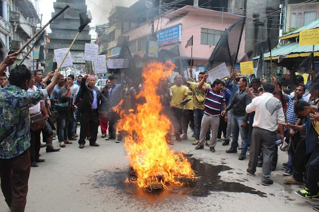 Sikkim CM Pawan Chamling's Effigy burnt in Kalimpong