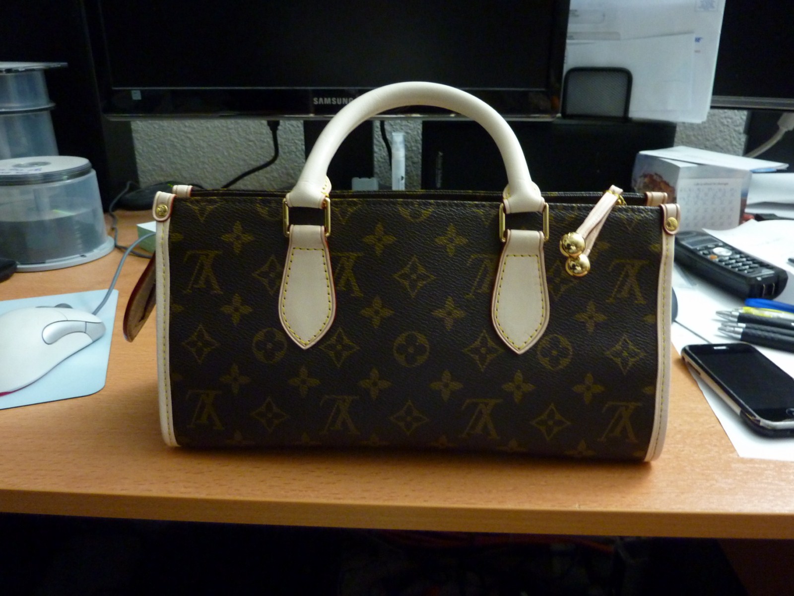 Louis Handbags Sale . Louid vuitton stylish bags amp outlet online ...