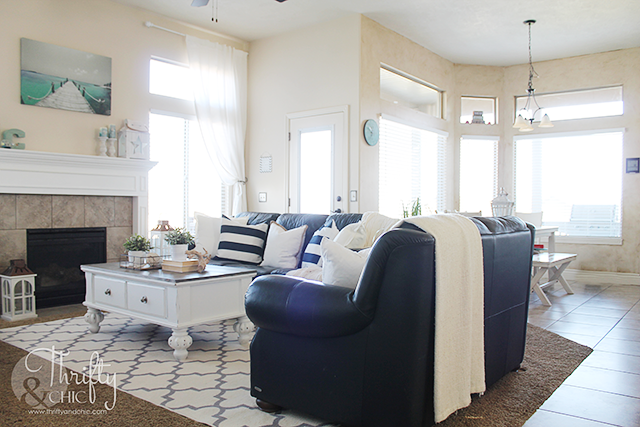 Farmhouse style coffee table makeover. How to update an old coffee table into a cute farmhouse style one!