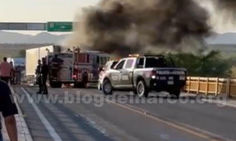 Sicarios se enfrentaron e incendiaron camiones sobre la carretera Santa Ana-Caborca en Sonora