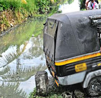 Auto rickshaw accident