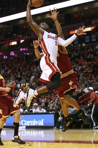 dwyane wade dunking on kevin garnett. D-Wade with the and-1 dunk