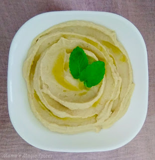 HUMMUS - A DELICIOUS CREAMY DIP