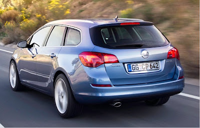 Opel Astra shows the new Sports Tourer 2011