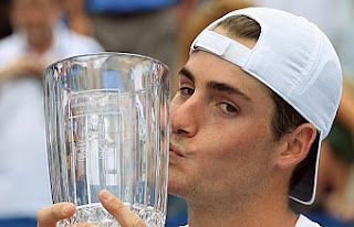 Isner se lleva la final de Winston Salem, Wozniacki la de New Haven y Lisicki la de Dallas