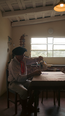 Gaucho tomando mate