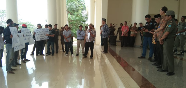 Terkait Penangkapan 4 Oknum ASN, GPAB Demo Kantor Bupati