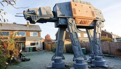 Wow, Ada Mesin Perang Star Wars di Halaman Rumah