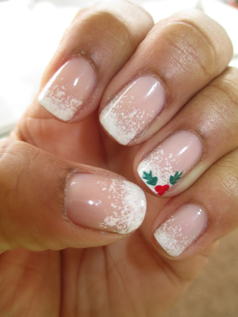 Essie Sugar Daddy, Sally Hansen White On, China Glaze Hey Sailor, Julep Hoch, Christmas, winter, snow, holly, french tip, frenchie, nail art, nail design, mani