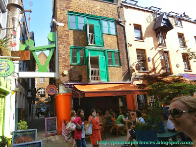 Colouful buildings at Neal's Yard, London. Edificios multicolor de Neal's Yard, Londres.