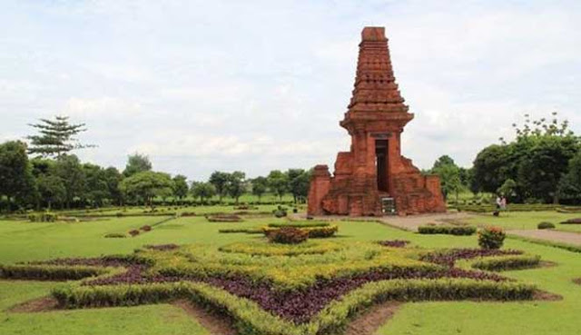  yaitu sebuah kerajaan yang pernah berdiri antara tahun  SEPULUH CANDI PENINGGALAN KERAJAAN MAJAPAHIT 