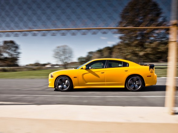 Dodge Charger SRT8 Super Bee