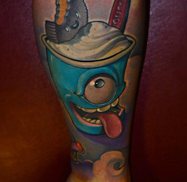 Foto de mujer con un tatuaje de helado