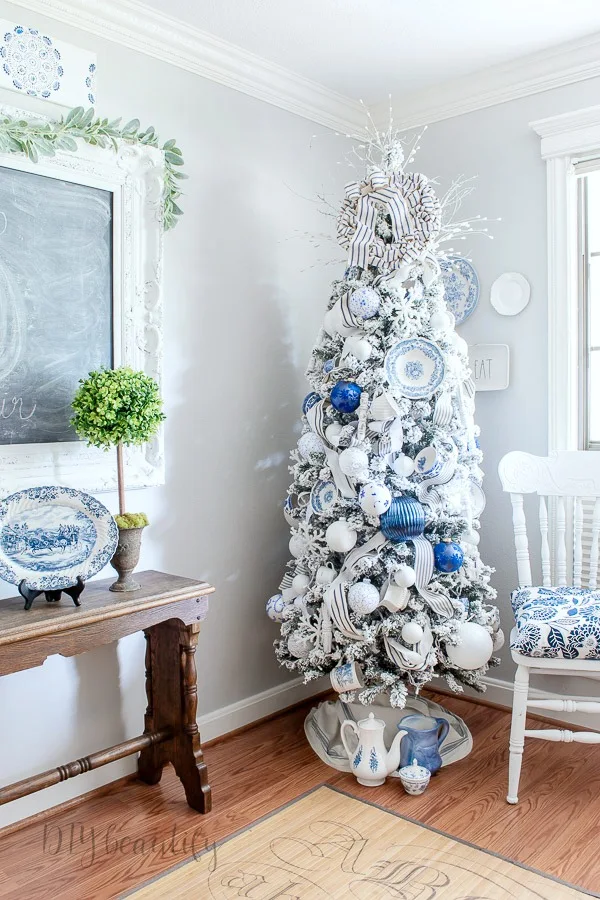 French farmhouse Christmas tree by DIY beautify