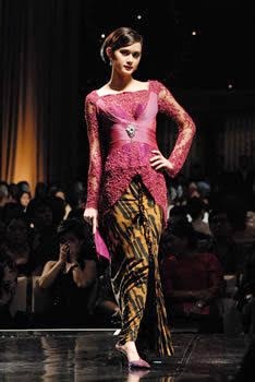 Trend Model Kebaya Orang Dewasa Modern Terbaru