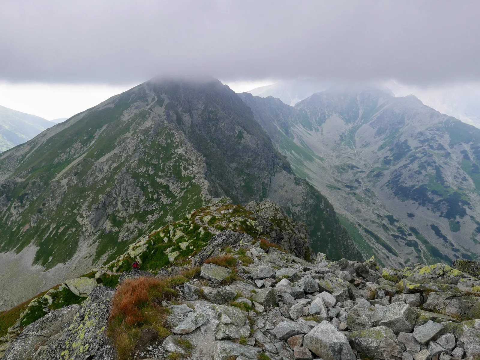 tatry, tatry zachodnie, tatry blog, tatry zachodnie blog, tatry słowacja, tatry słowacja blog, tatry dla początkujących, tatry dla zaawansowanych, szlaki w tatrach dla początkujących, szlaki w tatrach dla średniozaawansowanych, główna grań tatr, tatry zdjęcia blog, tatry latem, tatry latem blog, tatry opis szlaku, Salatín, Baníkov, Hrubá kopa, Plačlivé, Ostrý Roháč, Volovec, Rákoň, Salatyn, Banówka, Rohacz Płaczliwy, Rohacz Ostry, Wołowiec, Rakoń, Rohacka dolina, rohacki kon, orla perć tatr zachodnich, słowacka orla perć