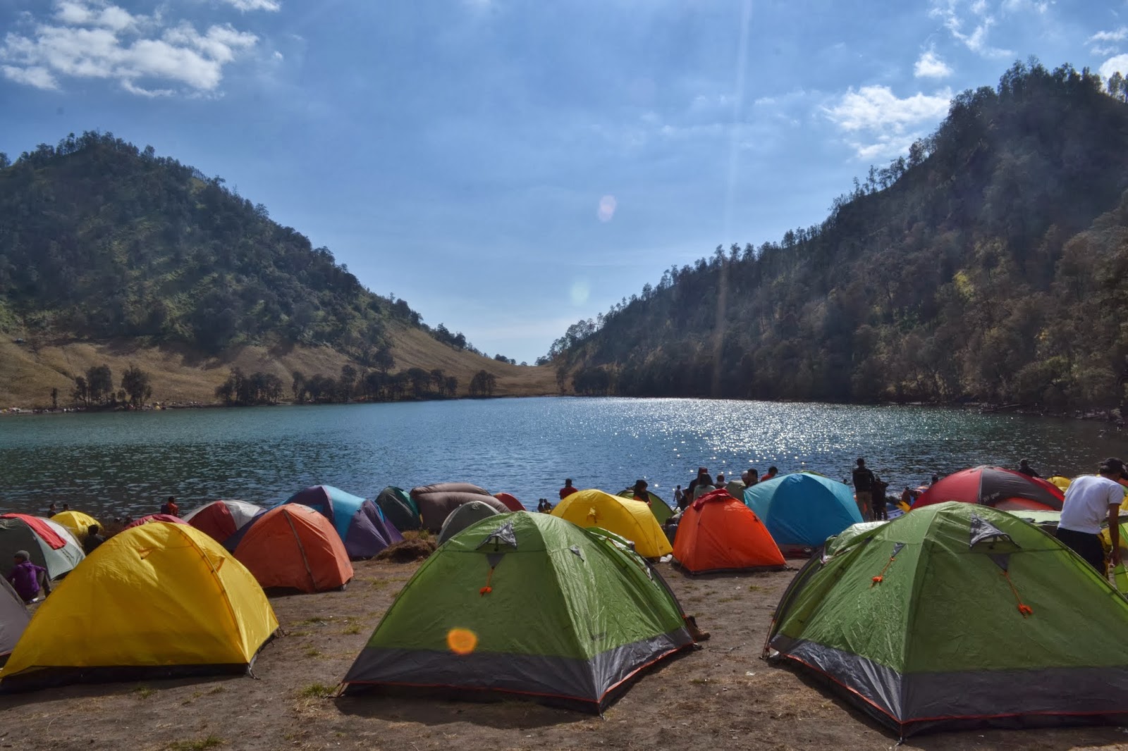  Gambar Kartun Naik Gunung Gokil Abis