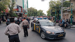 Polsek Ngampilan Kawal Kirab Budaya Bakpia Day