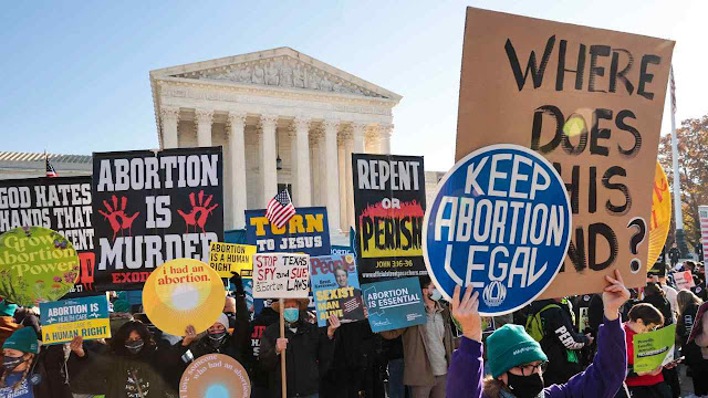 Militantes pela vida enfrentam partidarios do aborto diante da Suprema Corte