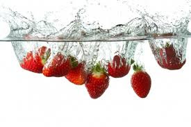 <img src="fresas.jpg" alt="las fresas, son frutas con gran contenido de agua">